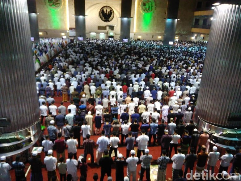 Shalat Bersama Imam, Tarawih atau Jamaah Isya