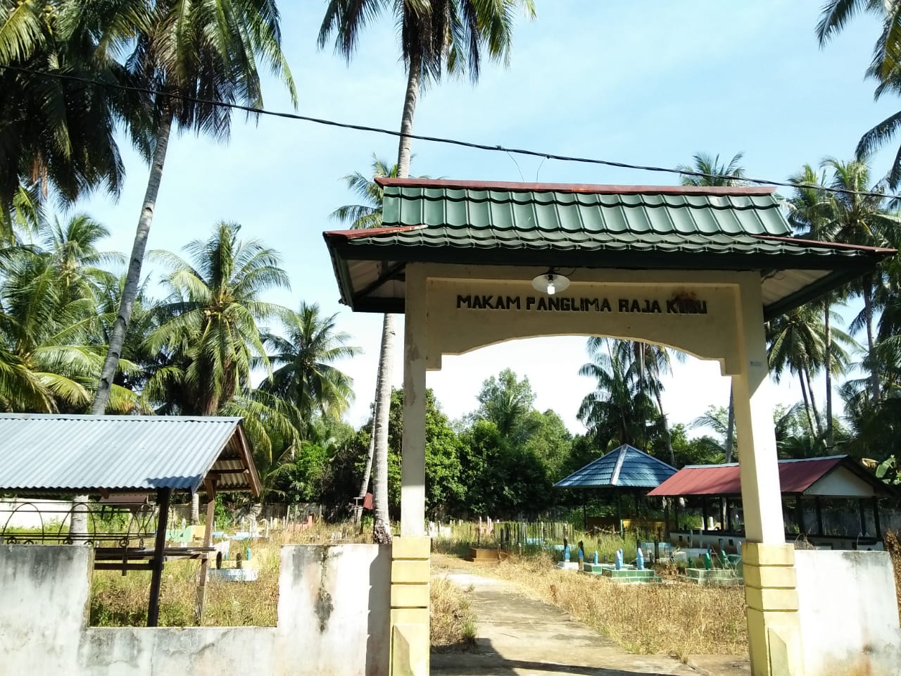 Setelah Shalat Idul Adha, Mahasiswa KKL IAIN Pontianak Ziarah Makam Panglima Kerajaan Kubu