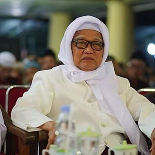 Biografi KH. M. Anwar Manshur Lirboyo
