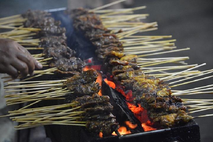 Warga India Rela Antre Demi Peroleh Sate Indonesia