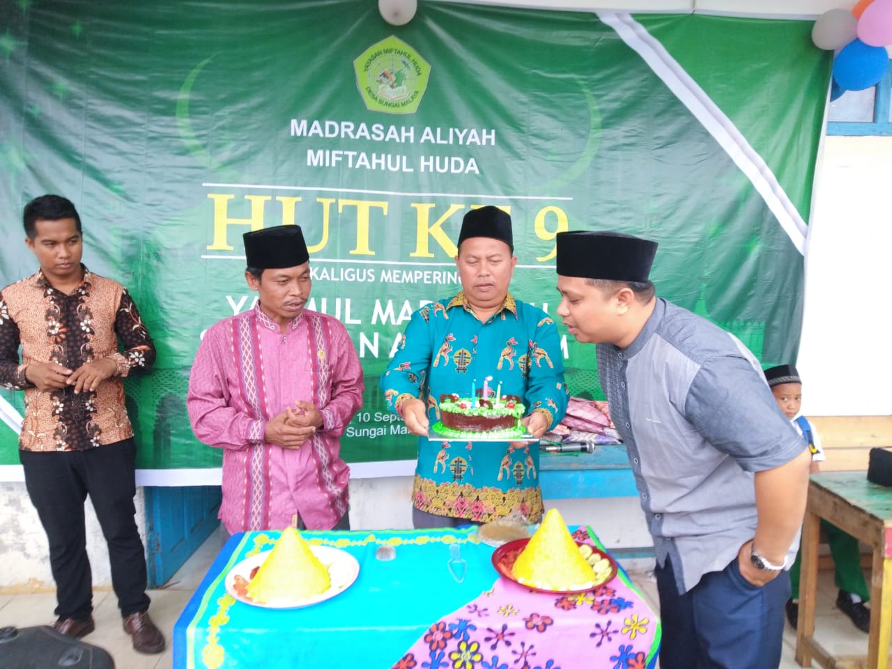 OSIS MAS Miftahul Huda Gelar Semarrak Hari Ulang Tahun dengan Santuni Anak Yatim