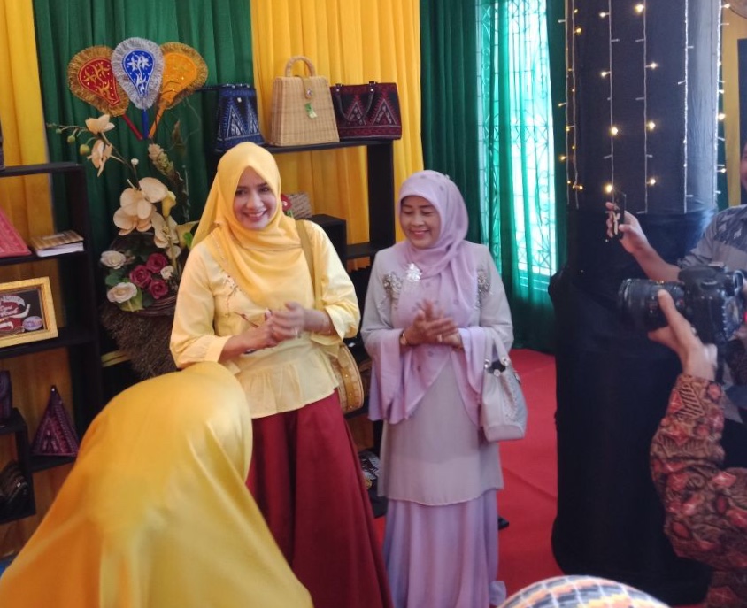 Darwati A Gani Kunjungi Anjungan Banda Aceh