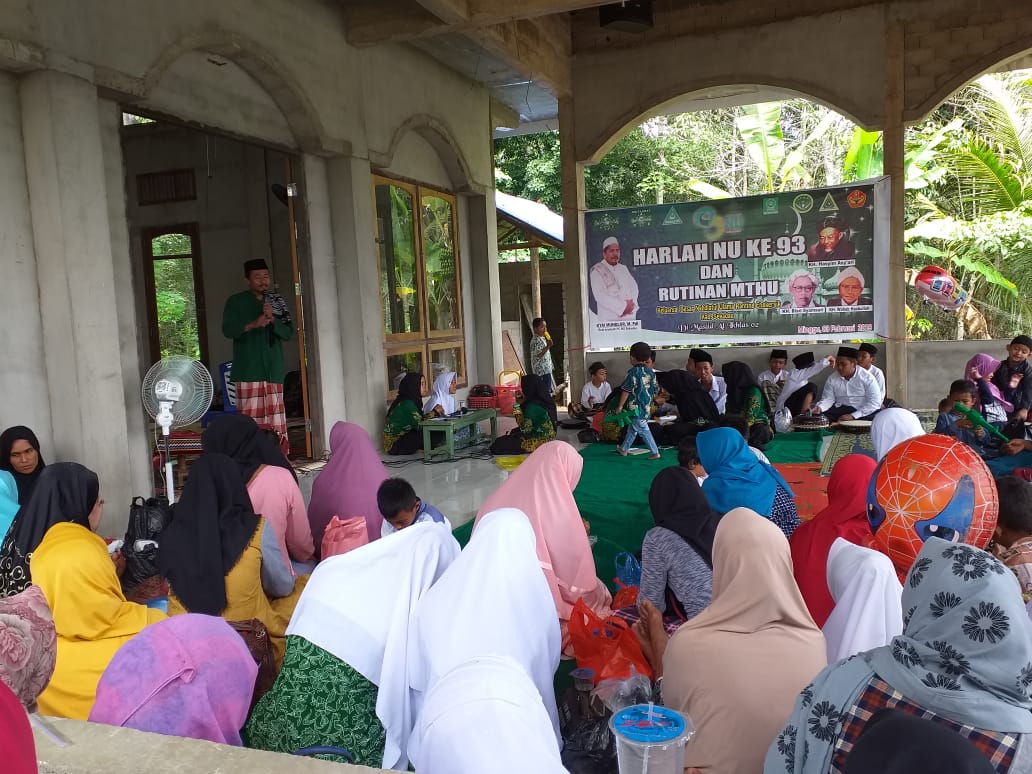 Meski DIguyur Hujan, Jemaah NU Semangat Hadiri Tabligh AKbar Harlah Ke-93