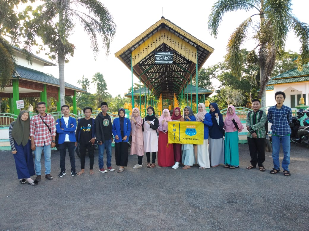 PMII Komisariat IAIN Pontianak Gelar Tur Religi di 3 Makam Ulama Borneo