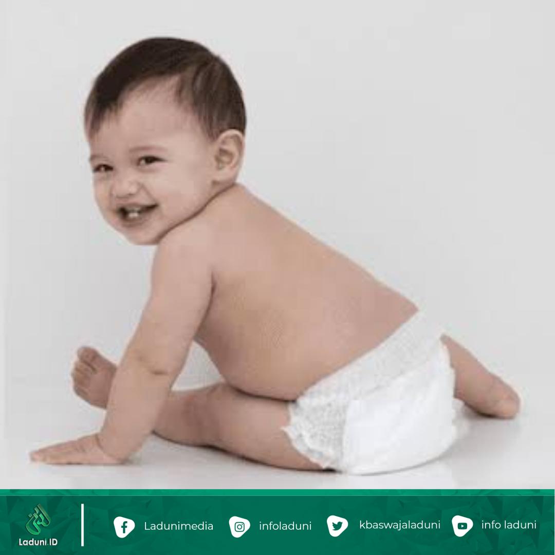 Apakah Air Kencing Bayi itu Suci?