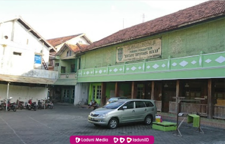 Pesantren Bustanu Usysyaqil Qur'an Demak