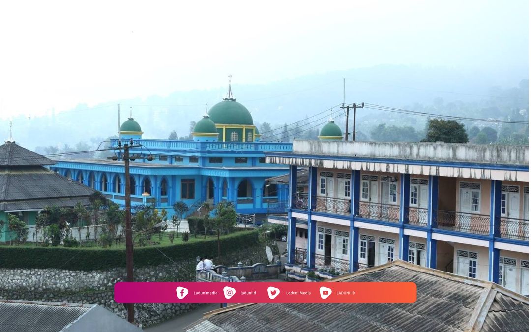 Ziarah Makam KH. Hasan Mustofa ( Abuya Cilember ), Kiai Multitalenta dari Cilember