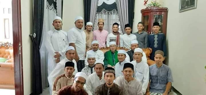 Raihlah Kemuliaan Duduk Bersama Ulama