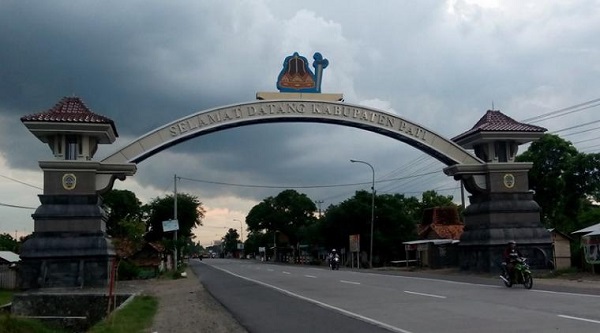 Menelusuri Petilasan dan Berdo'a di Makam Sunan Prawoto Pati