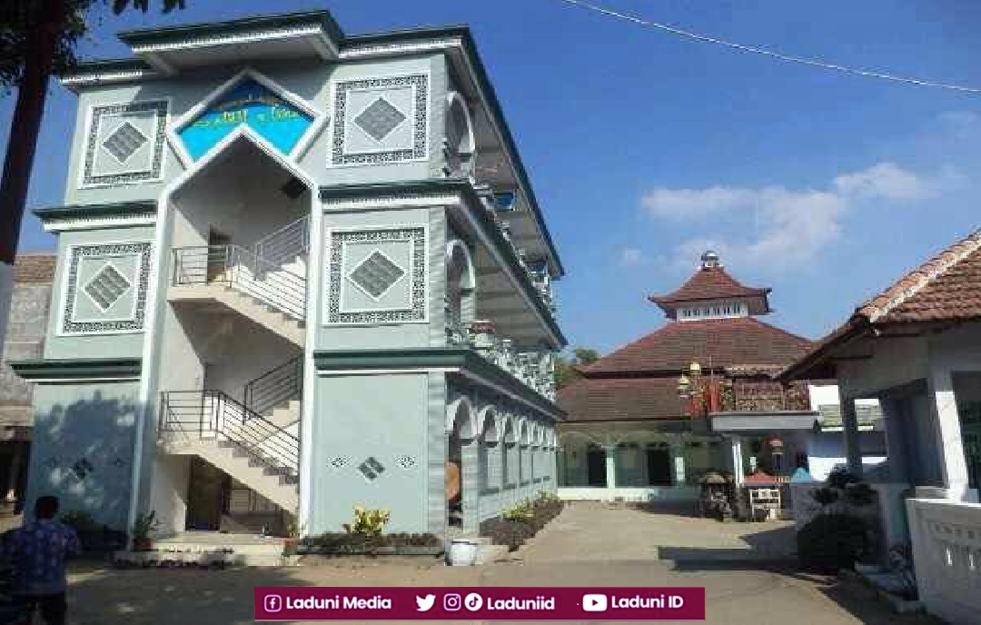 Ziarah di Makam KH. Istad Djanawi, Muasis Pesantren Miftahul Qulub Mojokerto