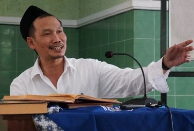 Gus Baha Ditegur Sahabat Ibnu Mas'ud