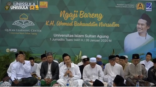 Gus Baha: Islam itu Disampaikan dengan Rileks Bahasa Kerennya, dengan Santuy