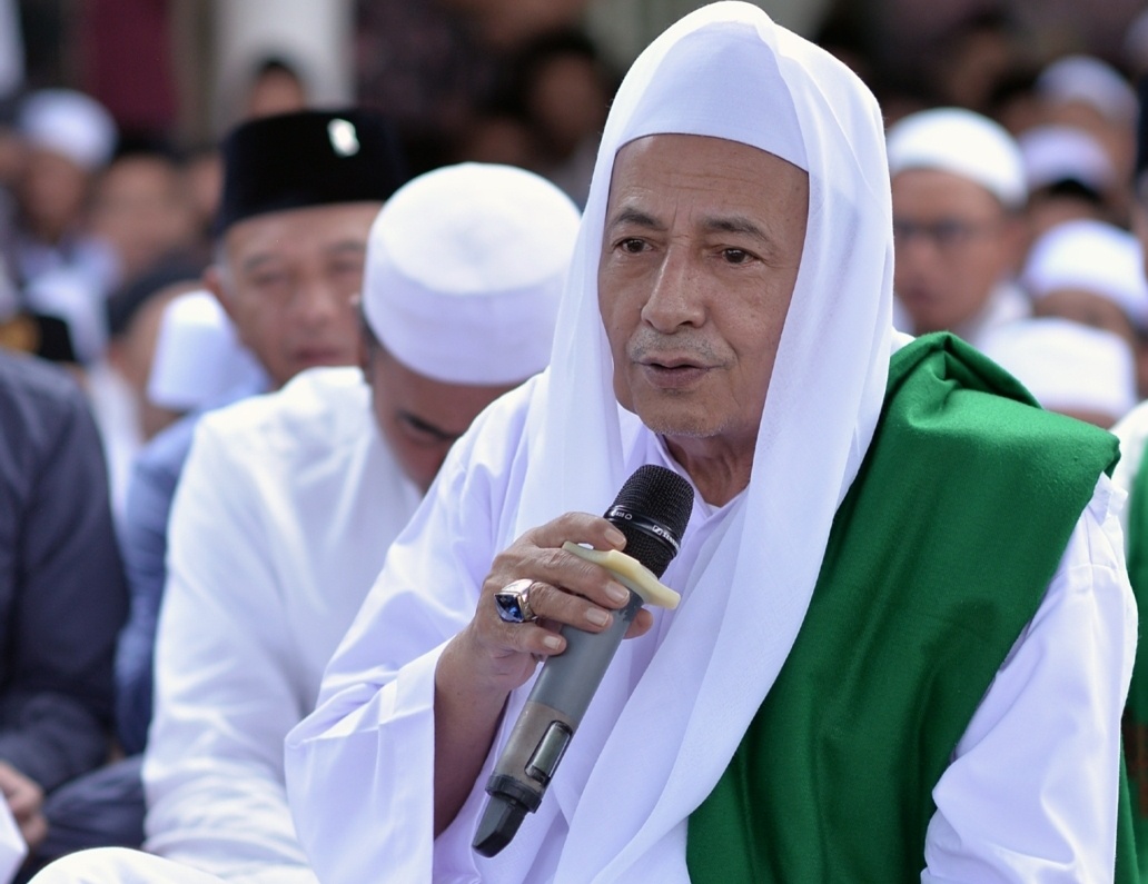 Maulana Habib Luthfi: Jangan Biasakan Membaca Shalawat yang Buntung