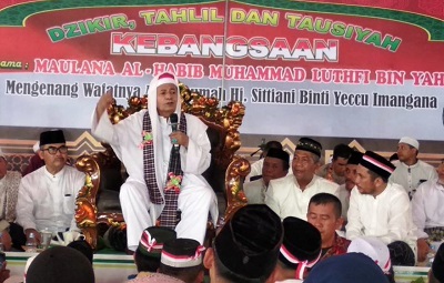 Habib Luthfi bin Yahya Dianugerahi Gelar Tau Pia Tongang Loa