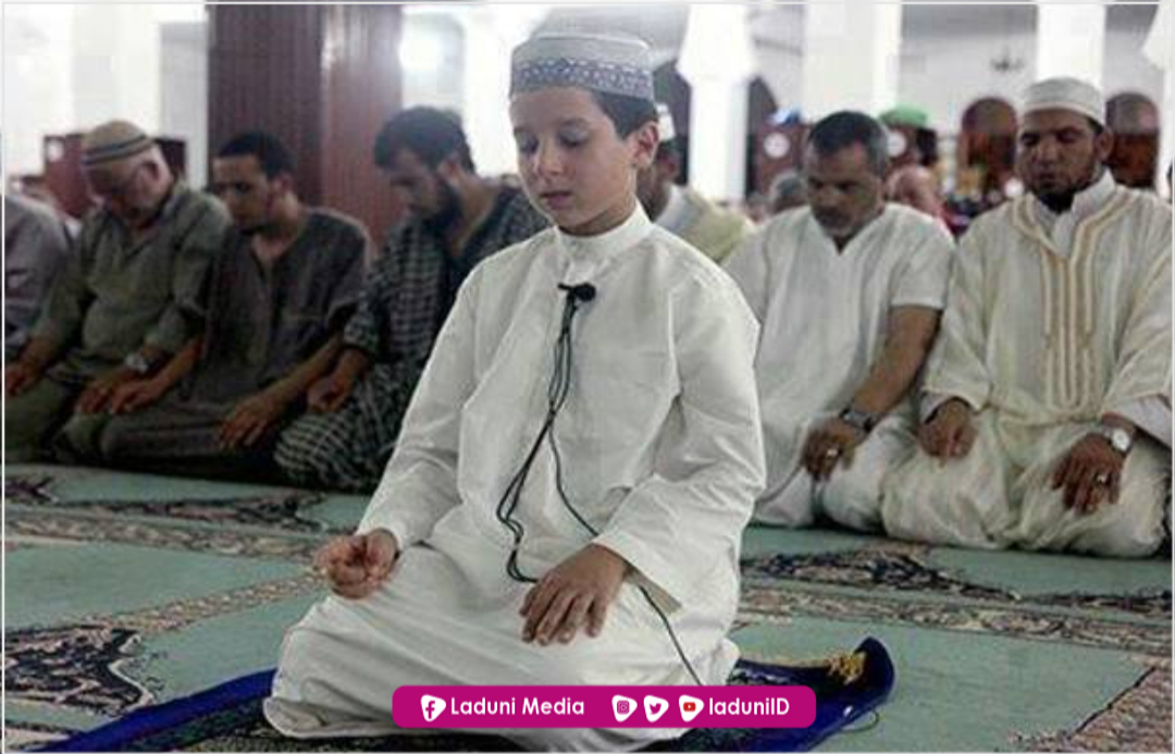 Hukum Anak Kecil Menjadi Imam Shalat