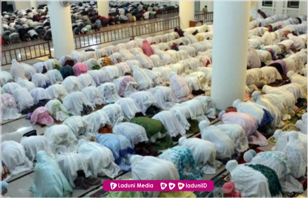 Hukum Perempuan Shalat Berjamaah di Masjid