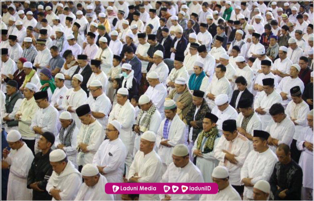 Hukum Shalat Makmum Ketika Imam Salah Baca Al-Quran