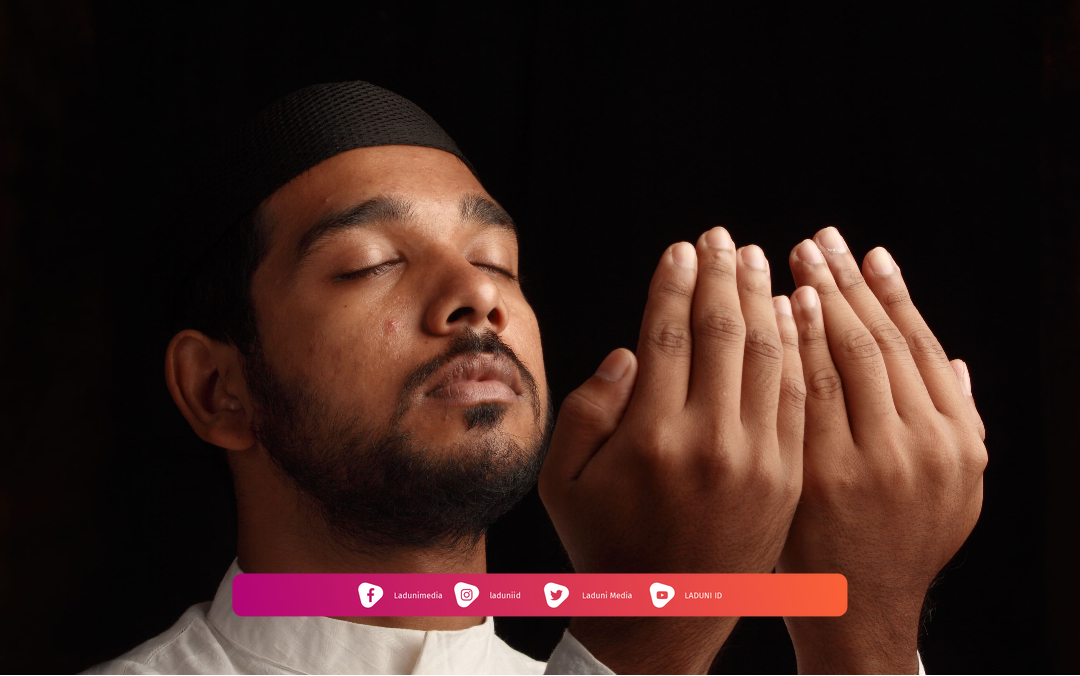 Hukum Shalat Sambil Memejamkan Mata