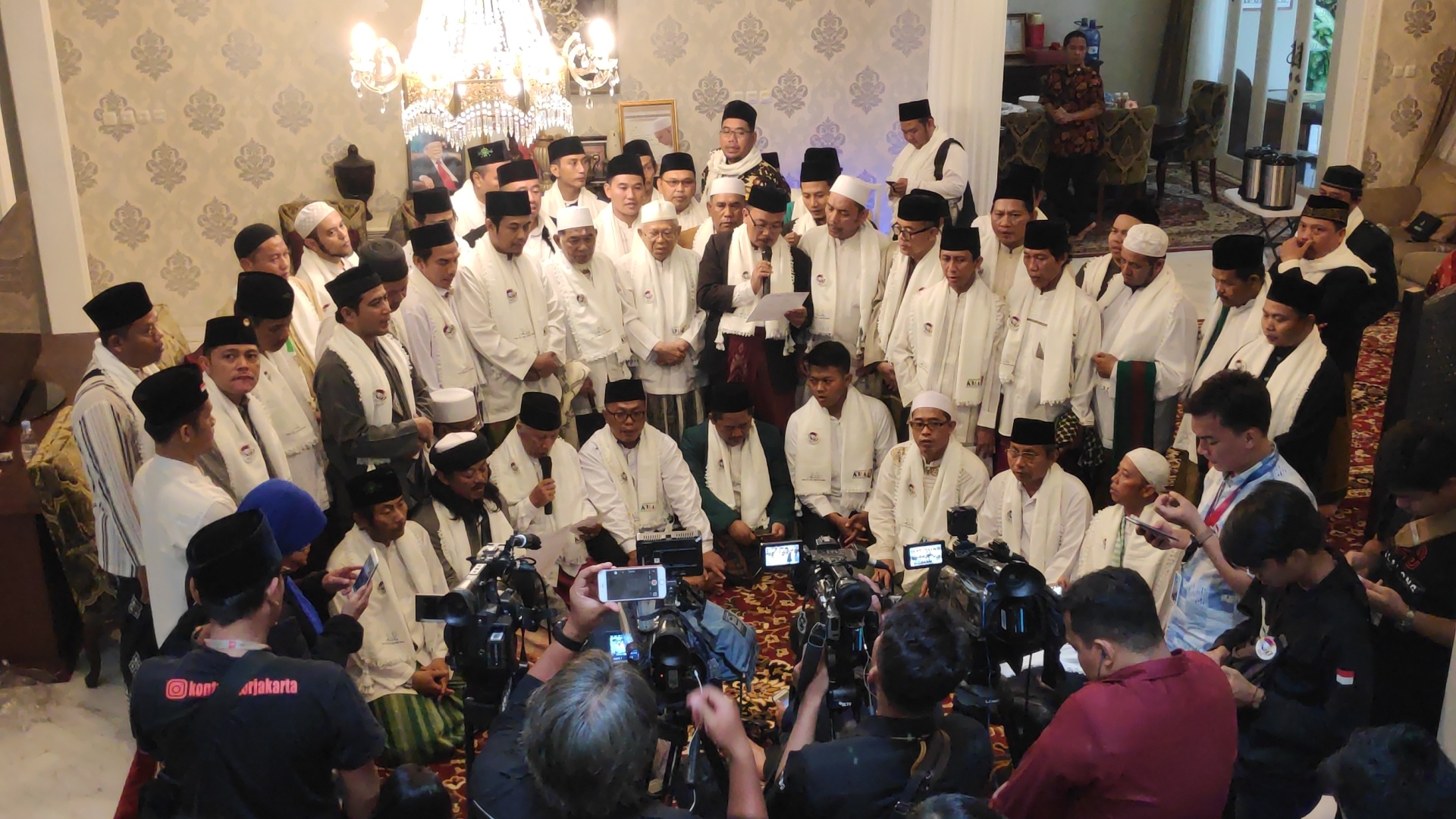 Ulama se-Jakarta Timur Ikrar Dukung Pasangan Jokowi-Kiai Ma'ruf Amin