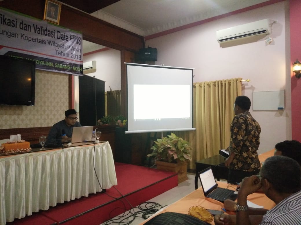 Sosok Operator Data IAI Al-Aziziyah Samalanga Ini Mengisi Workshop PTKIS Kopertais Aceh