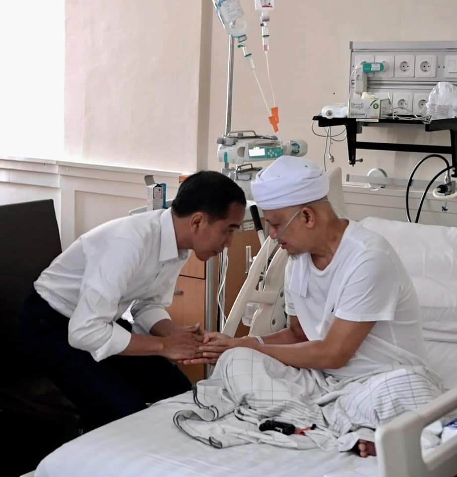 Presiden Jenguk dan Mendoakan Kesembuhan Ustadz Arifin Ilham