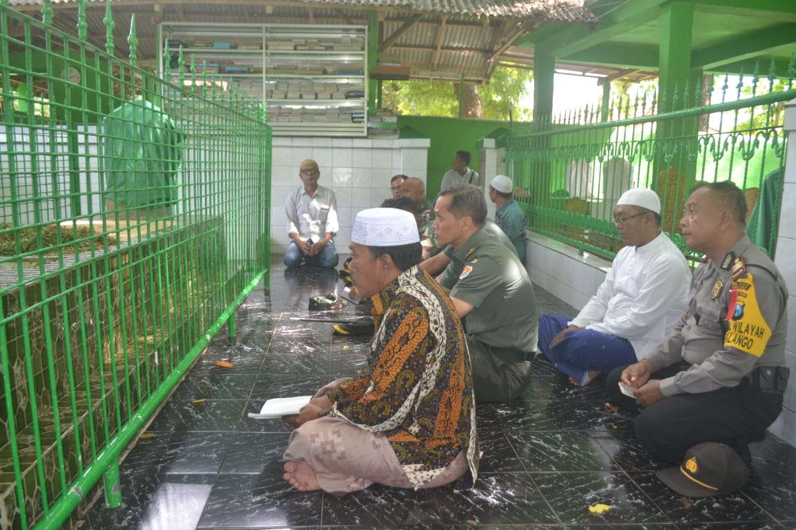 Kadispenad Ziarah ke Makam Raja-Raja di Asta Tinggi Sumenep