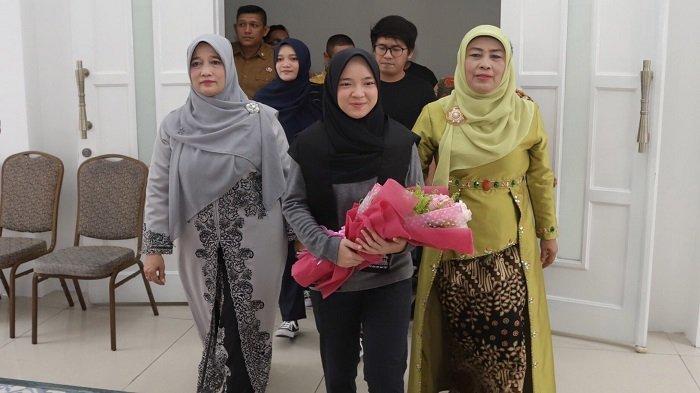 Nissa Sabyan Disambut Prosesi Adat Aceh