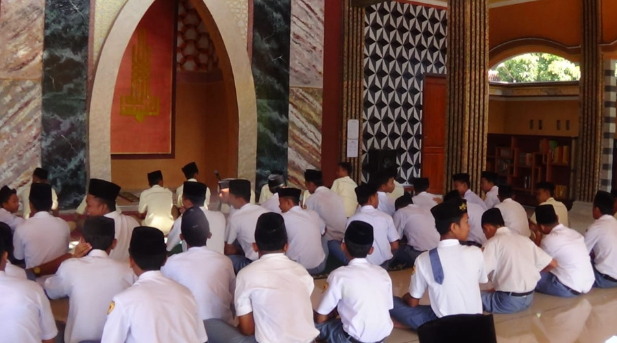 Ratusan Siswa Sumenep Tahlil Bersama untuk Alm Gus Sholah