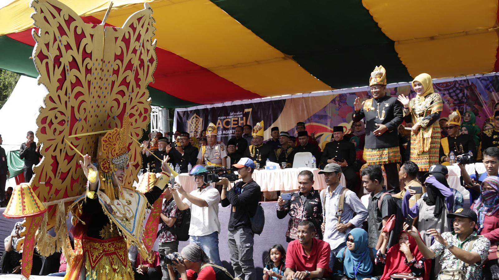 Aminullah Lepas Pawai Budaya PKA di Blang Padang