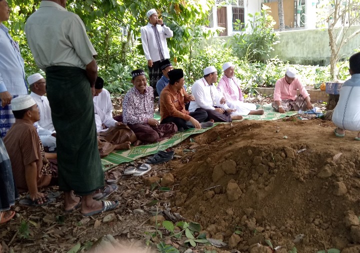 Bupati Pidie Jaya Ikut Menghadiri Pemakaman Ibunda Ulama Kharismatik Aceh  Abu Tanjong Bungong