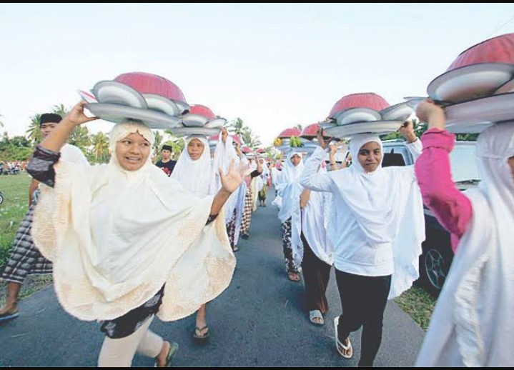 Mengawal dan Merawat Ukhuwah di Bali dengan Tradisi Ngejot