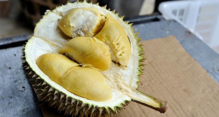 Makan Durian Bisa Kolesterol dan Demam Tinggi, Benarkah?