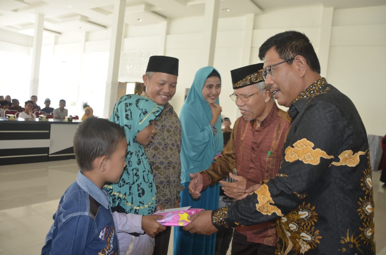 Di Kayong Utara, Yayasan Alqadrie Center Beri Santunan