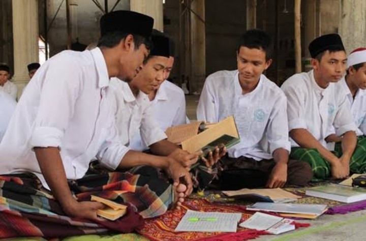 Antusiasnya Santri Dayah MUDI Mesjid Raya Samalanga Mengikuti Ujian Pra Ramadhan