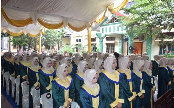 Pelaksanaan Wisuda Santriwati Aliyah Ummul Ayman Samalanga Berlangsung Meriah