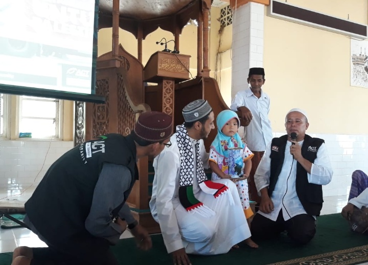 Bocah Aceh Jaya Sumbangkan Tabungannya ke Palestina