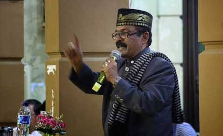 Tgk. Yusri Puteh Bertindak sebagai Khatib Idul Fitri di Masjid Agung Bireuen