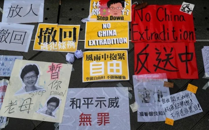 Pemimpin Hong Kong Mundur, China Tidak akan 'Mengizinkan