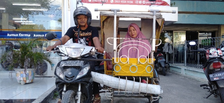 Difabel yang Mengajarkan Anak-anak Baca Alquran