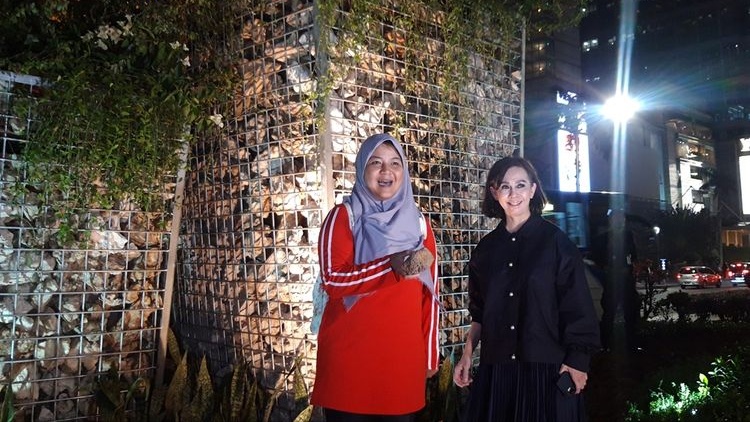Pemerhati Lingkungan Riyanni Djangkaru Kritik Pemrov DKI soal Instalasi Batu Gabion