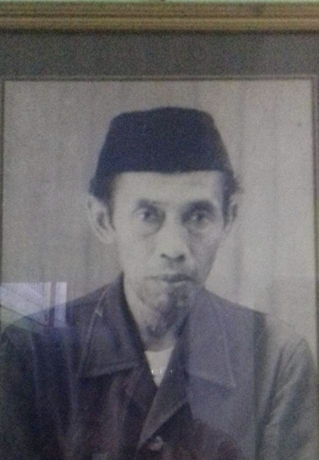 Mbah Hasyim Mengantar Santrinya ke Kajen