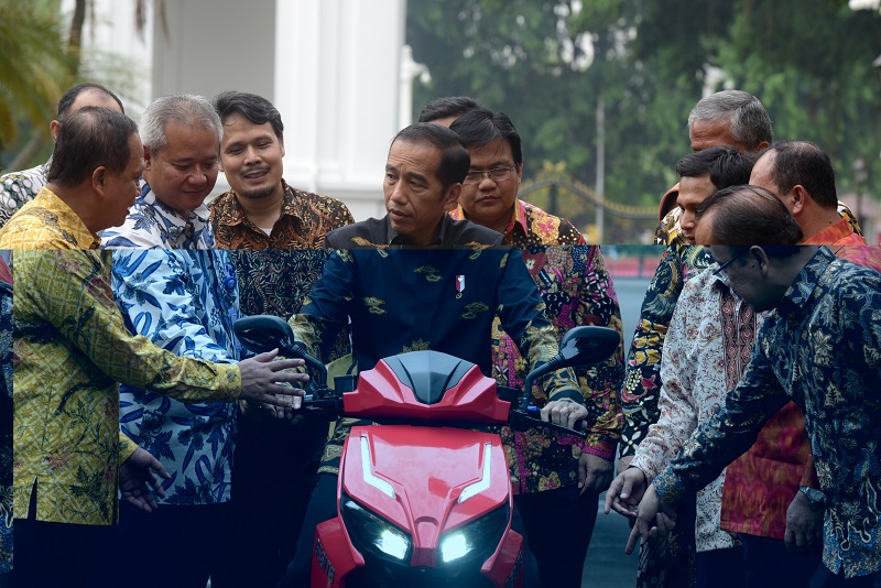 Jika Sudah Produksi, Jokowi Akan Beli Motor Listrik Gesits Seratus Unit 