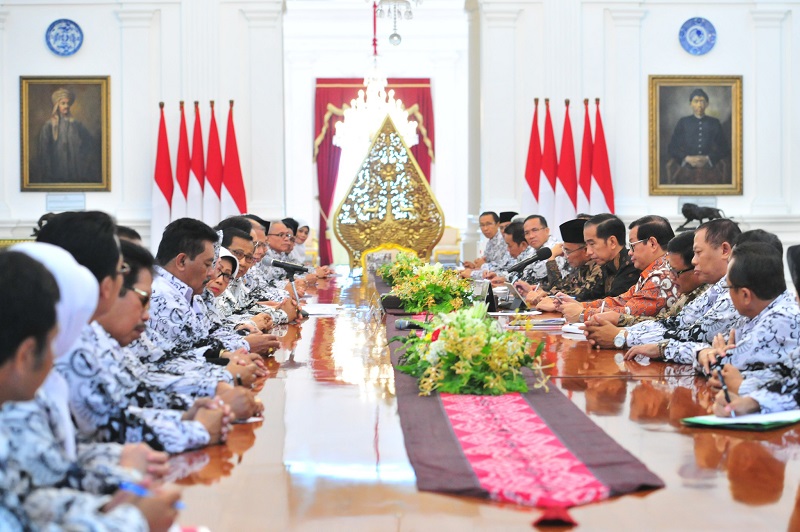 Jokowi Minta Masukan dari PGRI soal Guru Honorer 