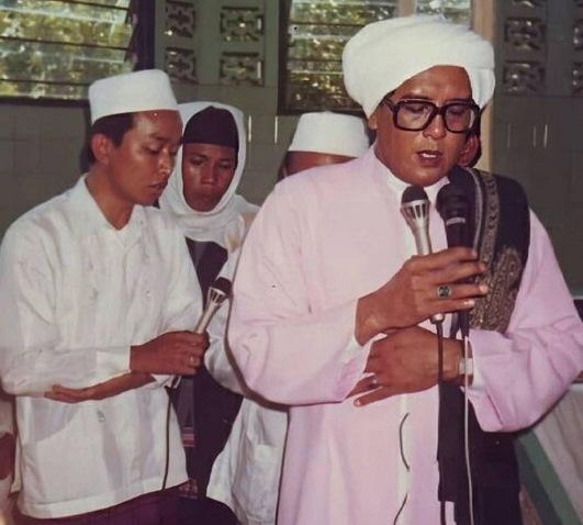 Kalam Abah Guru Sekumpul: Kemuliaan Orang Bersholawat