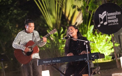 KOMUJI: Kajian dengan Iringan Alunan Musik dalam Kebersamaan