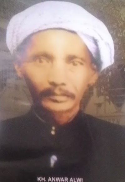 Biografi KH. Anwar Alwi Paculgowang