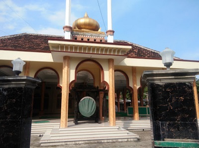 Wisata Ziarah dan Bertawassul di Makam KH Hasan Anwar Gubug
