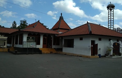 Wisata Ziarah dan Bertawassul di Makam KH Munawwir Krapyak