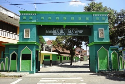 Wisata Religi dan Bertawassul di Makam KH. Bisri Syansuri Jombang