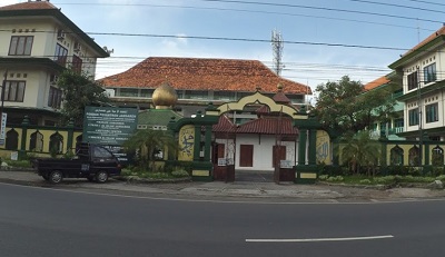 Safari Religi dan Berdoa di Makam KH. Idris Jamsaren Solo